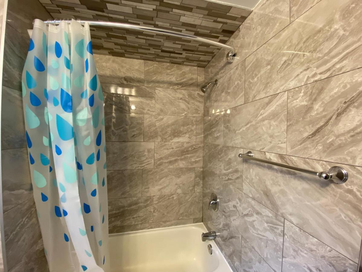 Yonge And Finch Subway !S Spacious And Modern Private Bd With Shared Bathroom Toronto Buitenkant foto
